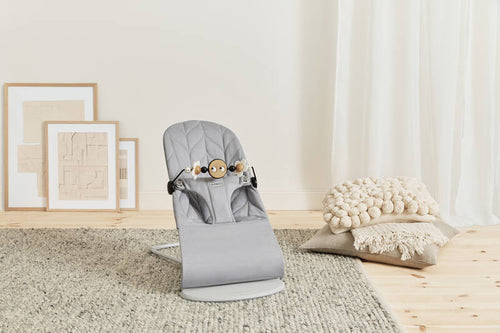2026 2025 BabyBjörn Transat Bliss avec Barre de Jeux – Gris Clair
