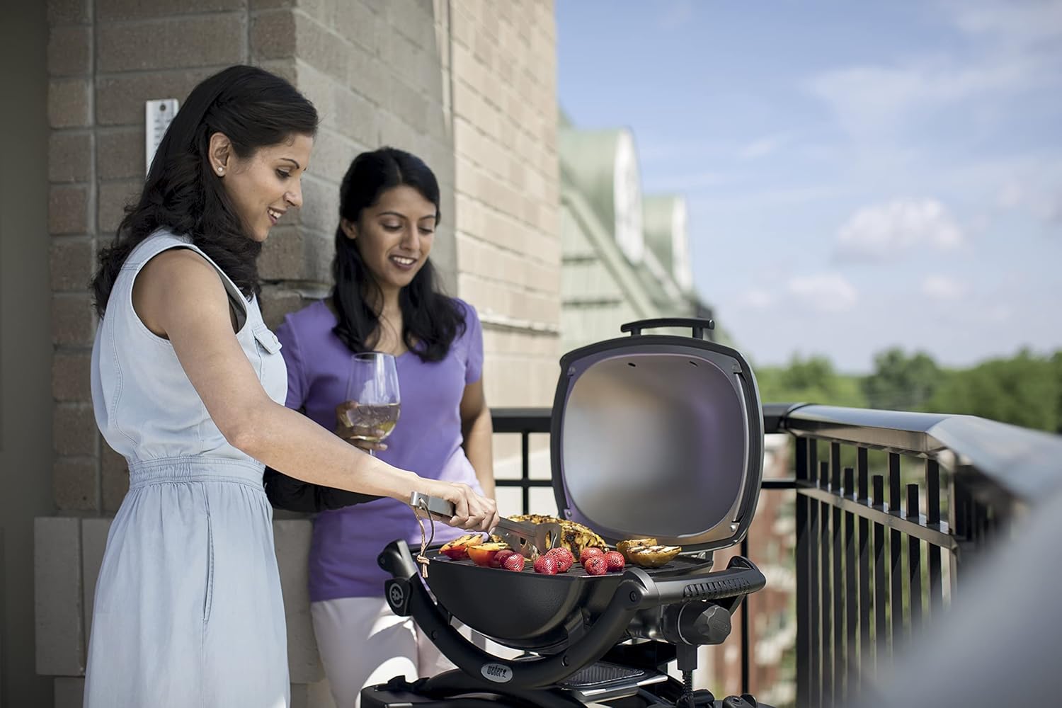 2026 2025 Weber Q1400 – Barbecue Électrique Portable 2.2 kW, Grille Fonte Émaillée, Édition Limitée