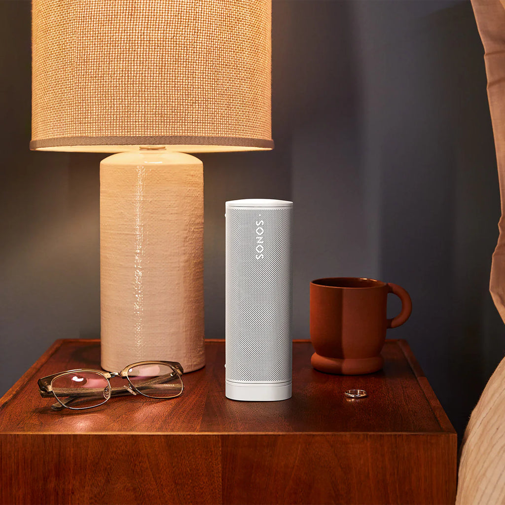 2026 2025 Sonos Roam 2 – Enceinte Portable Bluetooth Blanche, Étanche IP67, Batterie 10 Heures, Wi-Fi et Bluetooth, Son Puissant et Polyvalent